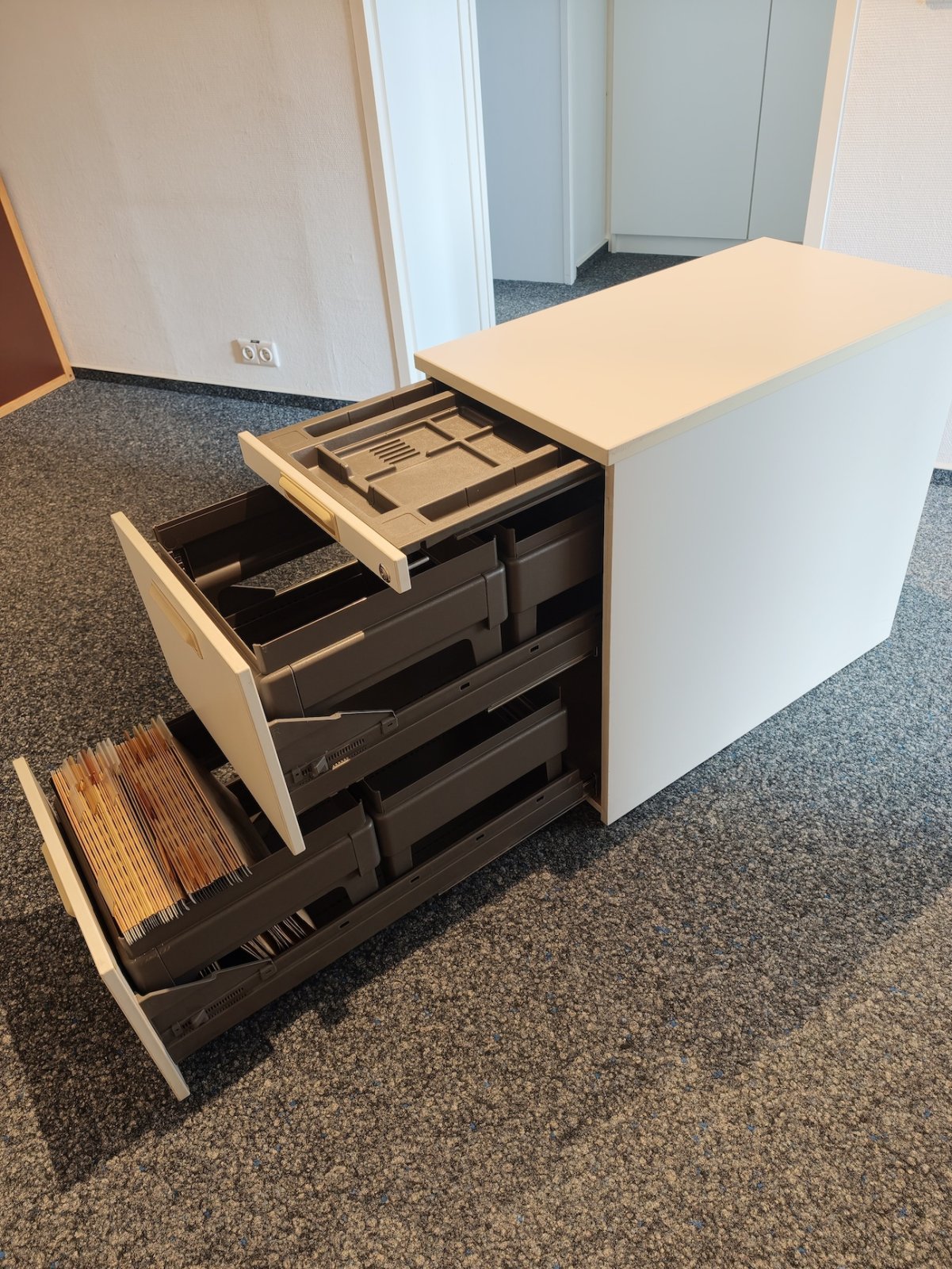 Standcontainer 72 x 44 x 80 cm ohne Schlüssel, Foto 1